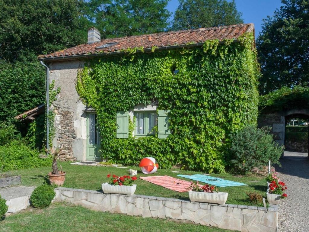 Camping Les Gorges Du Chambon Hotel Eymouthiers  ภายนอก รูปภาพ