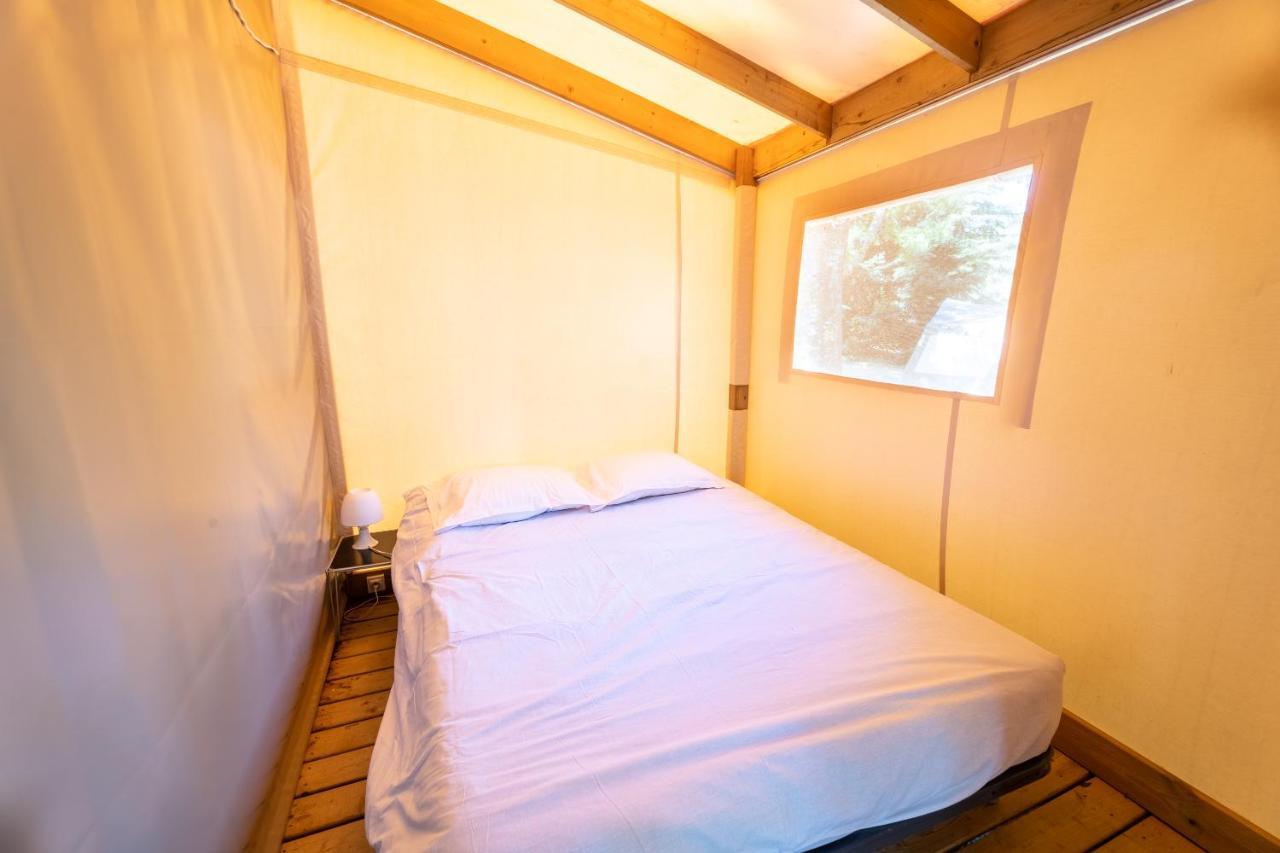 Camping Les Gorges Du Chambon Hotel Eymouthiers  ภายนอก รูปภาพ